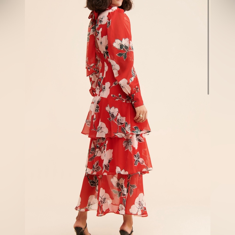 Exquise Tiered Tie-Back Maxi Dress
